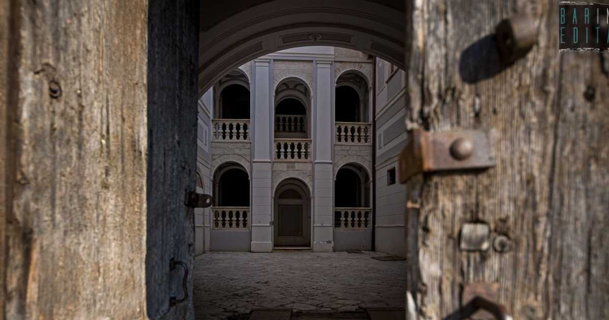 Binetto, quell'antico e maestoso palazzo disabitato da decenni: � il D'Amelj Melodia